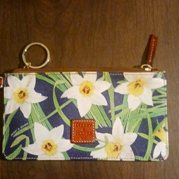 Dooney & Bourke large drawstring bag with matching wrist wallet - Picture 11 of 13